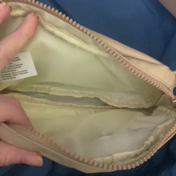 NWOT tan Steve Madden cross body bag FINAL DISCOUNT - Picture 3 of 7